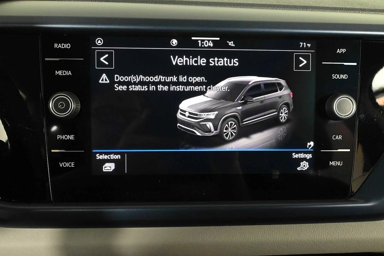 Certified Used 2023 Dusk Blue Metallic Volkswagen SE image 26