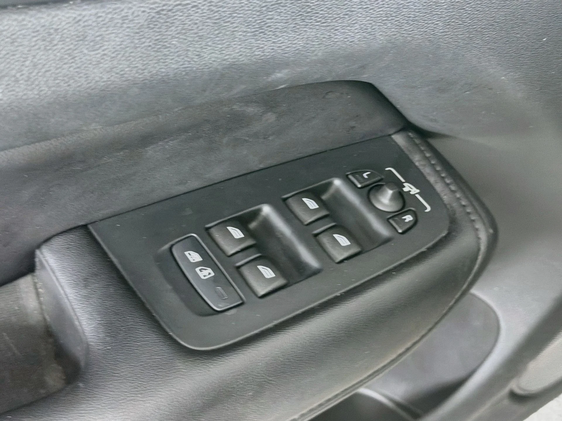 Certified Used 2023 Silver Dawn Volvo Plus image 18