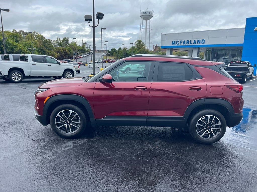 2025 Chevrolet Trailblazer LT photo 2