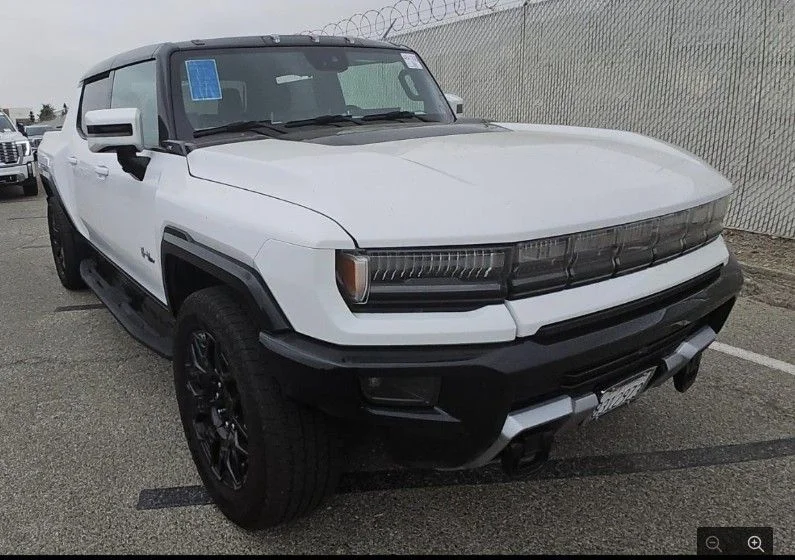 Used 2024 White GMC 2X image 3