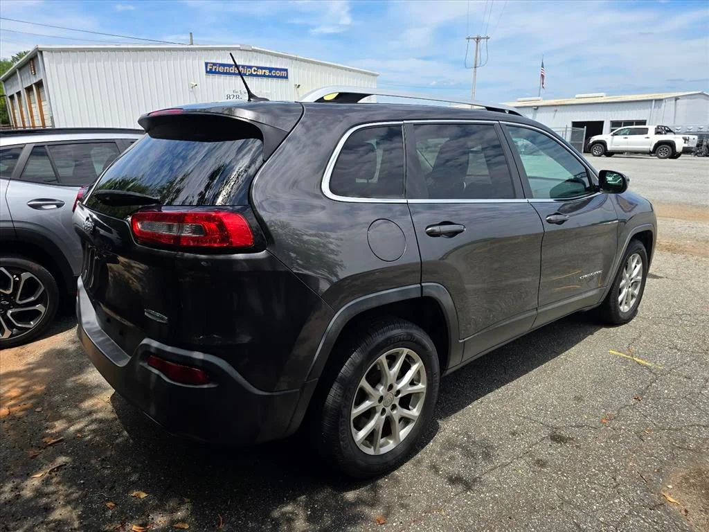Used 2014 Gray Jeep Latitude image 11
