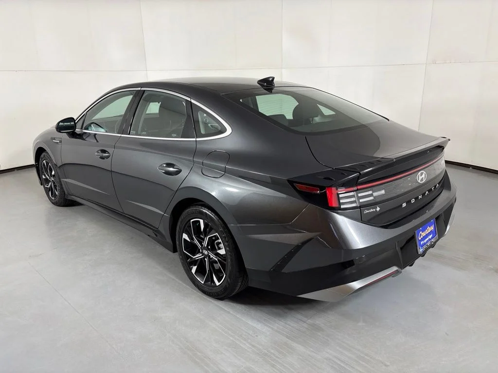 Used 2025 Gray Hyundai SEL image 6