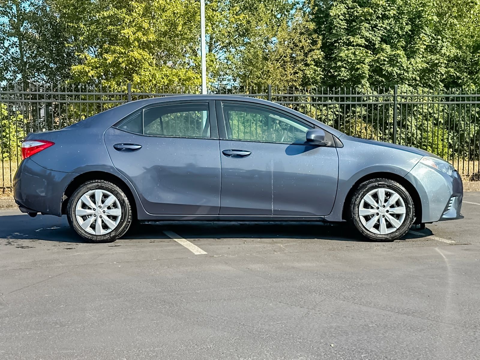 Used 2014 Toyota Corolla LE with VIN 5YFBURHE3EP149193 for sale in Eugene, OR