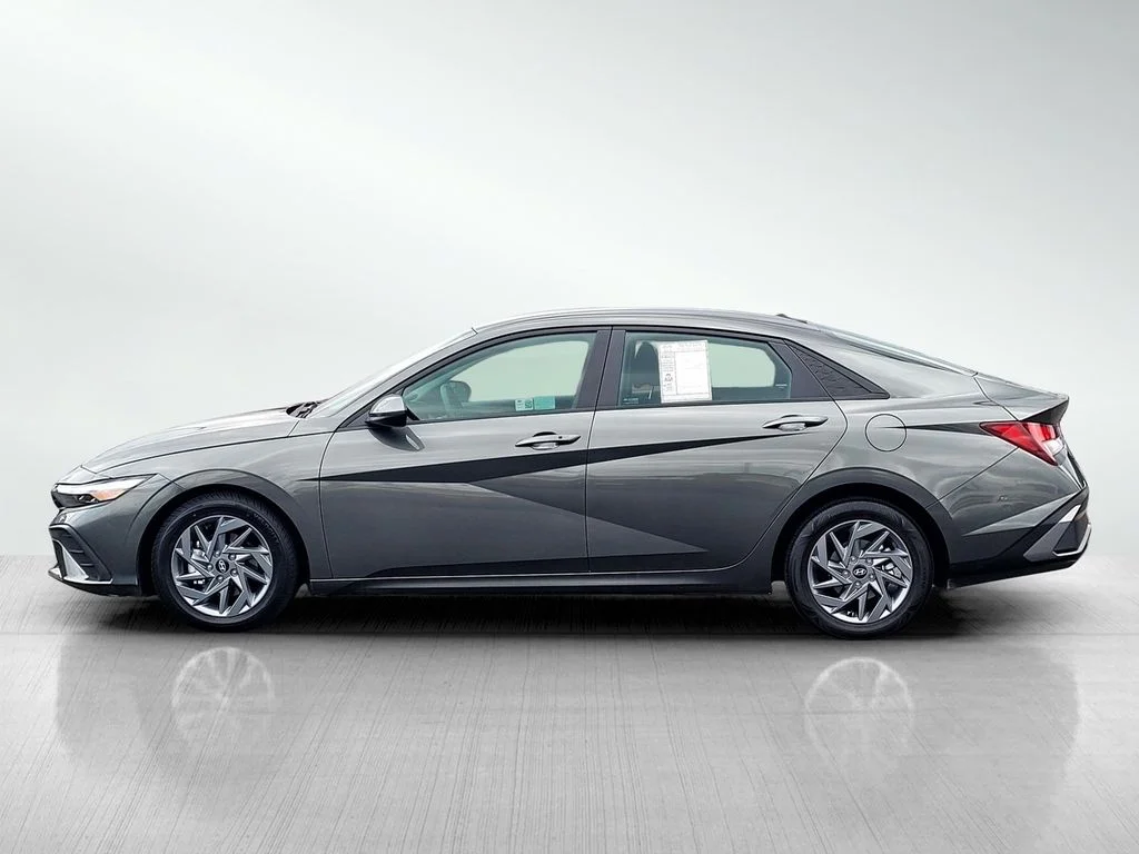 Used 2024 Gray Hyundai SEL image 7