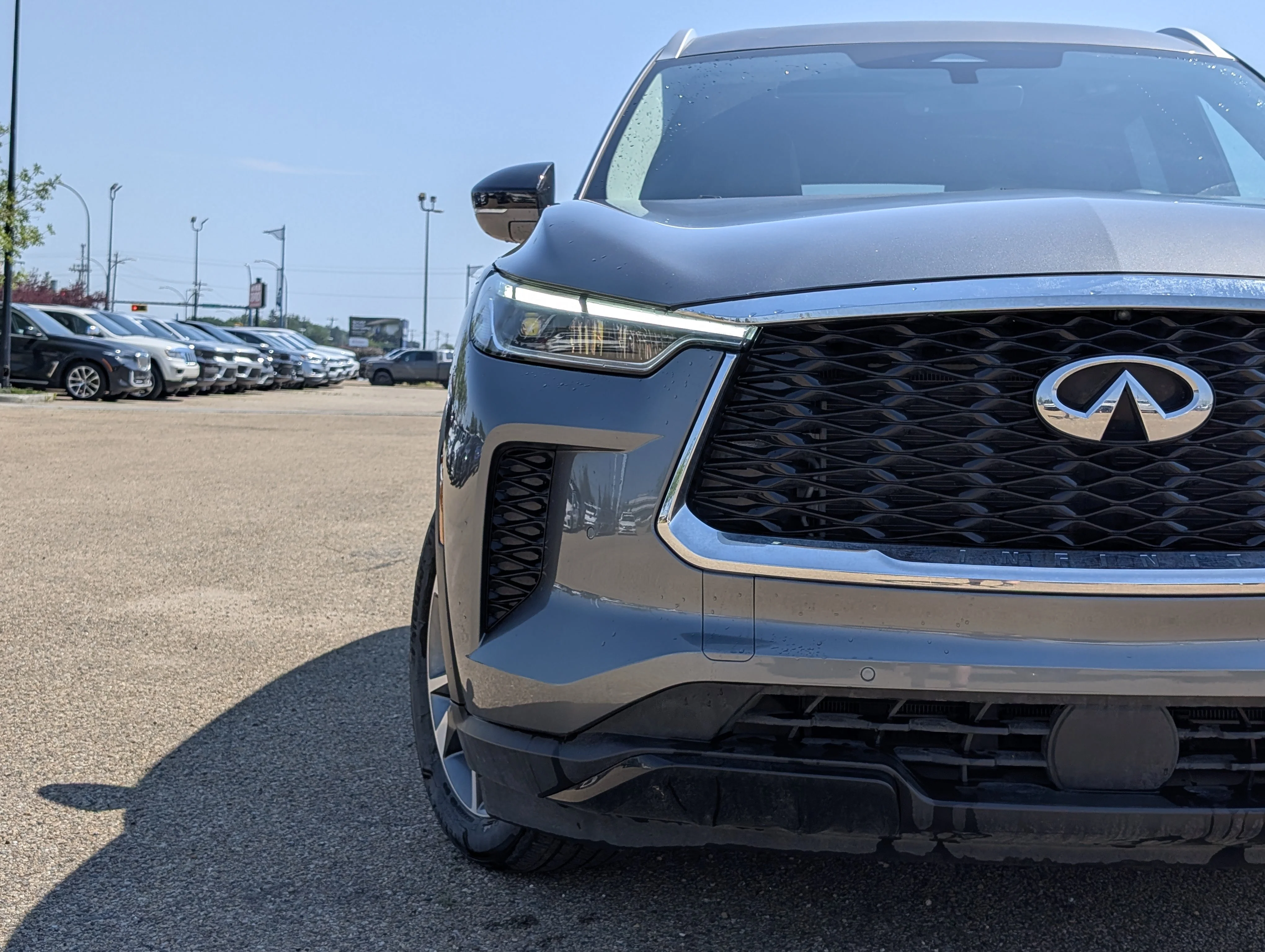 Used 2024 Glacier White INFINITI LUXE image 11