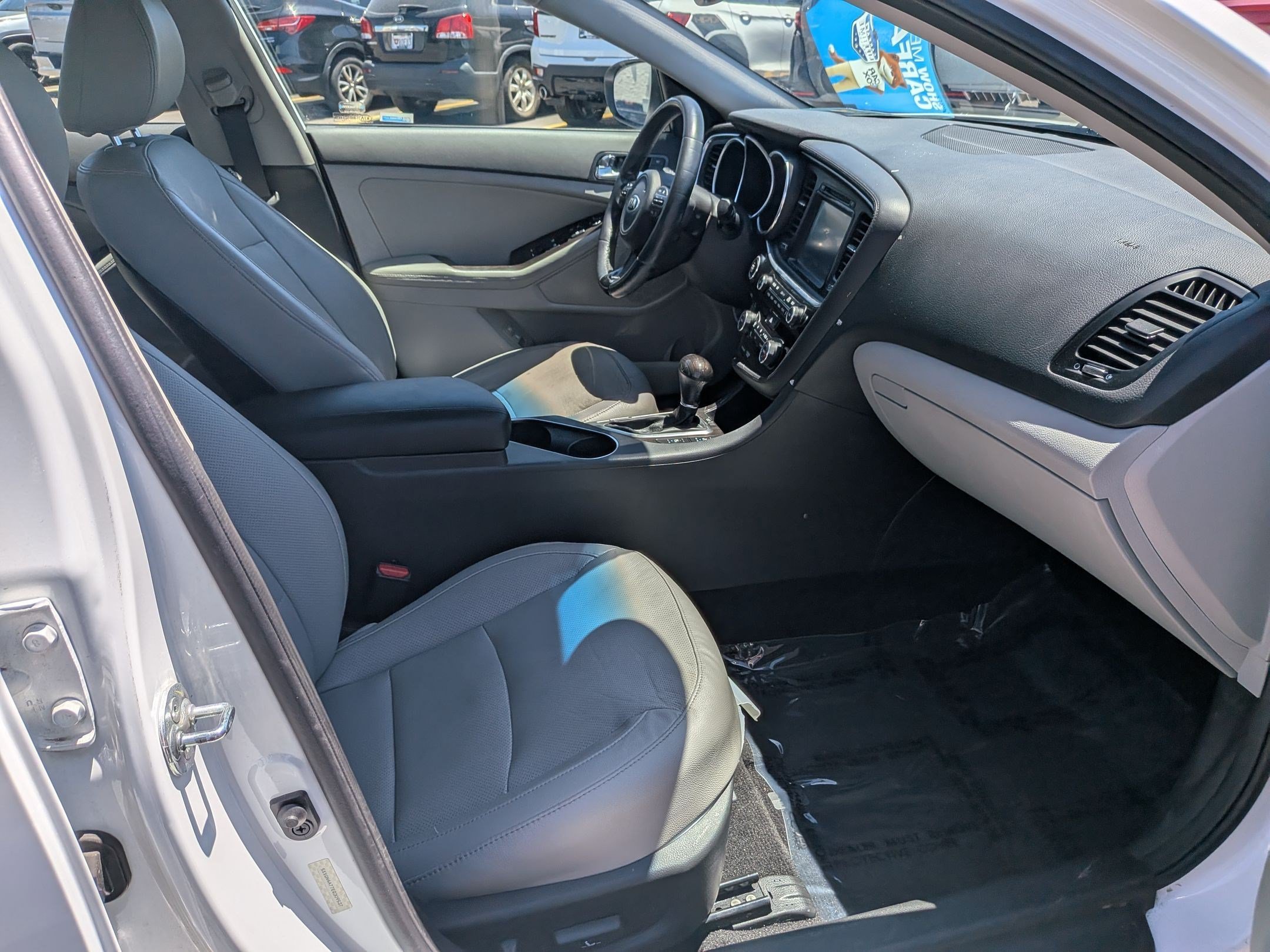 Used 2014 Snow White Pearl Kia EX image 29