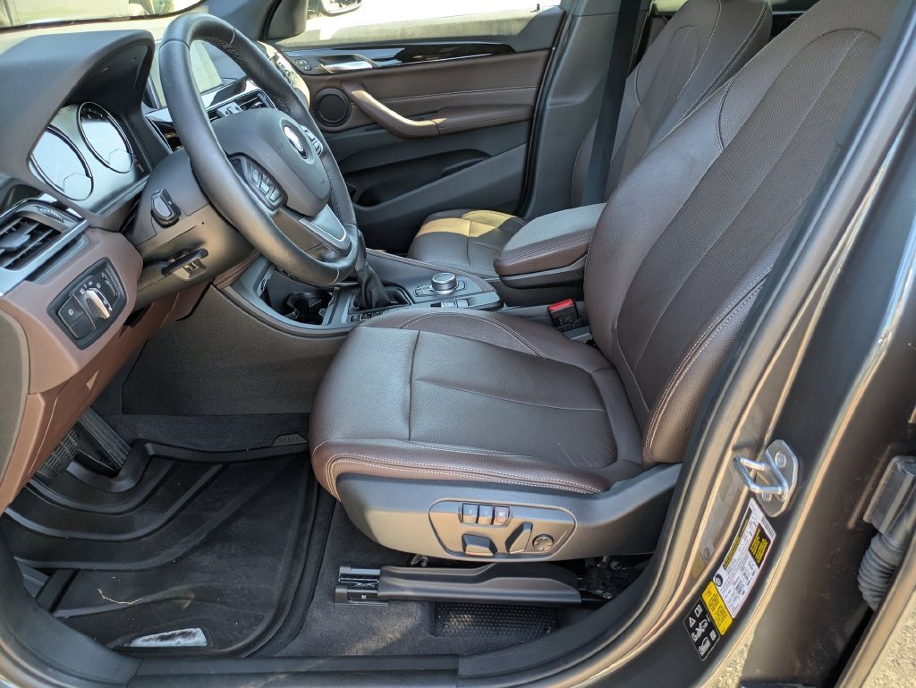 Used 2018 Gray BMW xDrive28i image 11