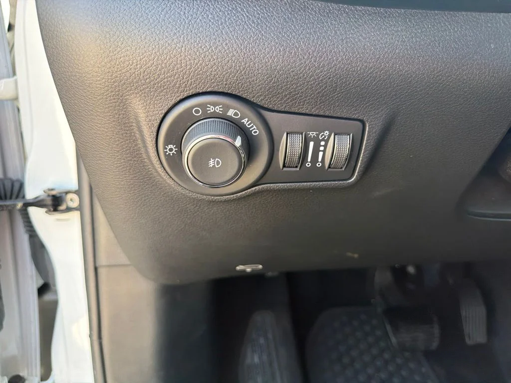 Used 2025 White Jeep Trailhawk image 8