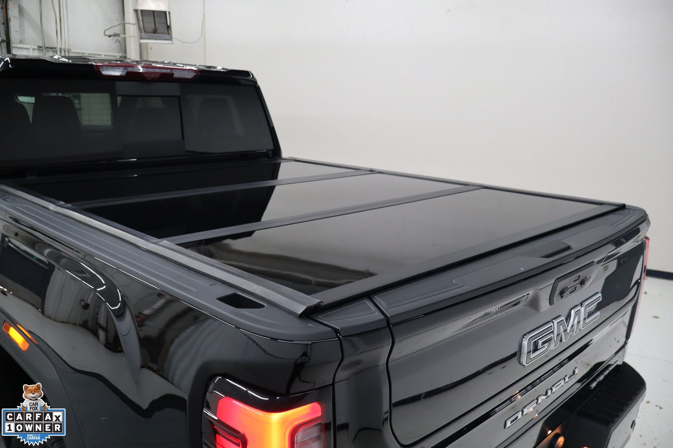 Used 2024 Onyx Black GMC Denali Ultimate image 24