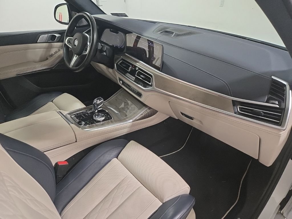 Used 2020 White Metallic BMW M50i image 28