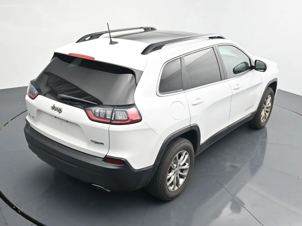 Used 2022 White Jeep Latitude Lux image 14