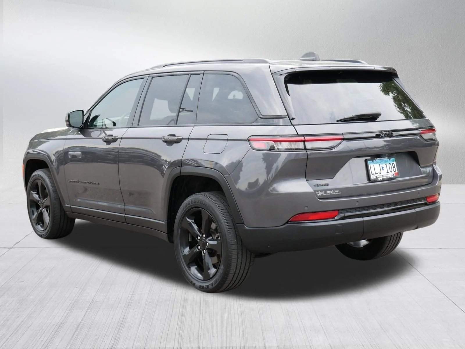 Used 2023 Baltic Gray Metallic Clearcoat Jeep Altitude X image 5