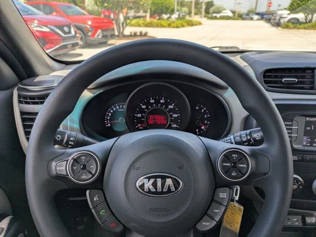 Used 2018 Clear White Kia Base image 22