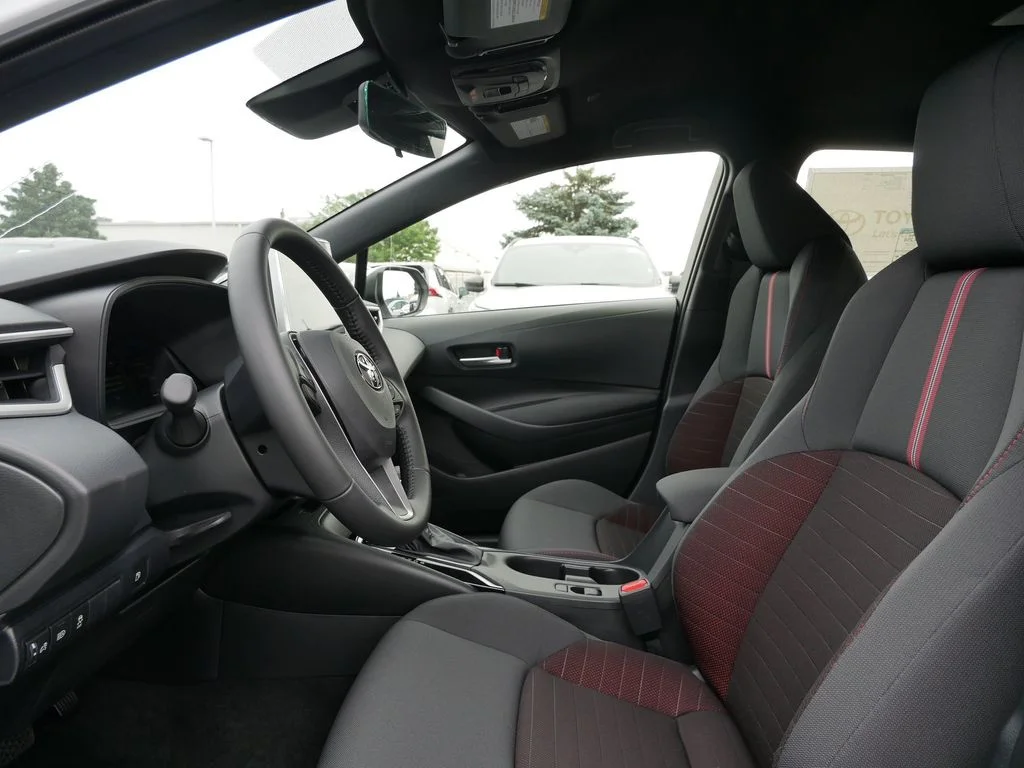New 2026 Wind Chill Pearl <sup>1</sup> Toyota  SE image 5