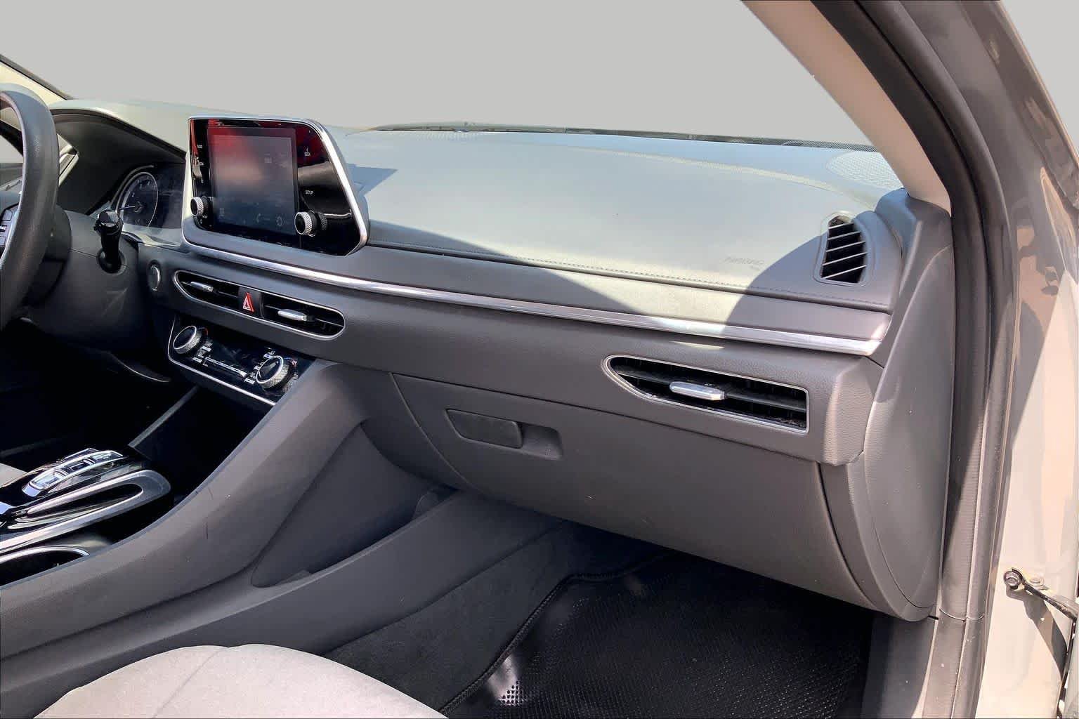 Used 2020 Hampton Gray Hyundai SEL image 18