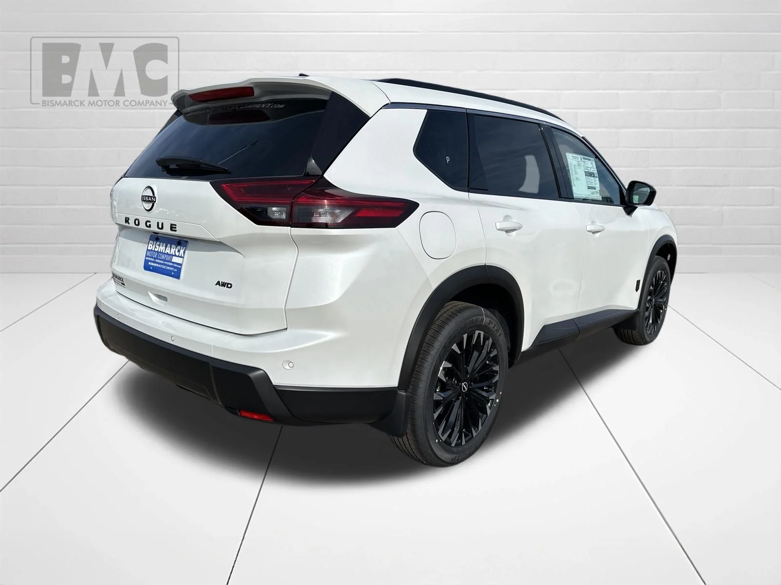 New 2026 Everest White Pearl TriCoat Nissan Dark Armor™ image 3