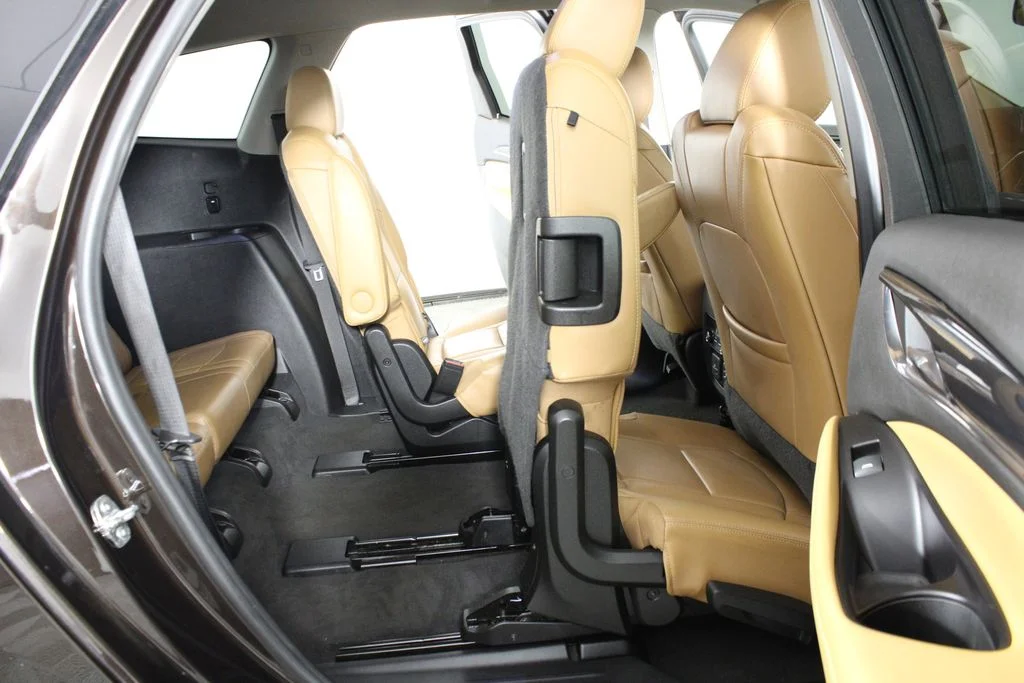 Used 2019 Brown Buick Essence image 15