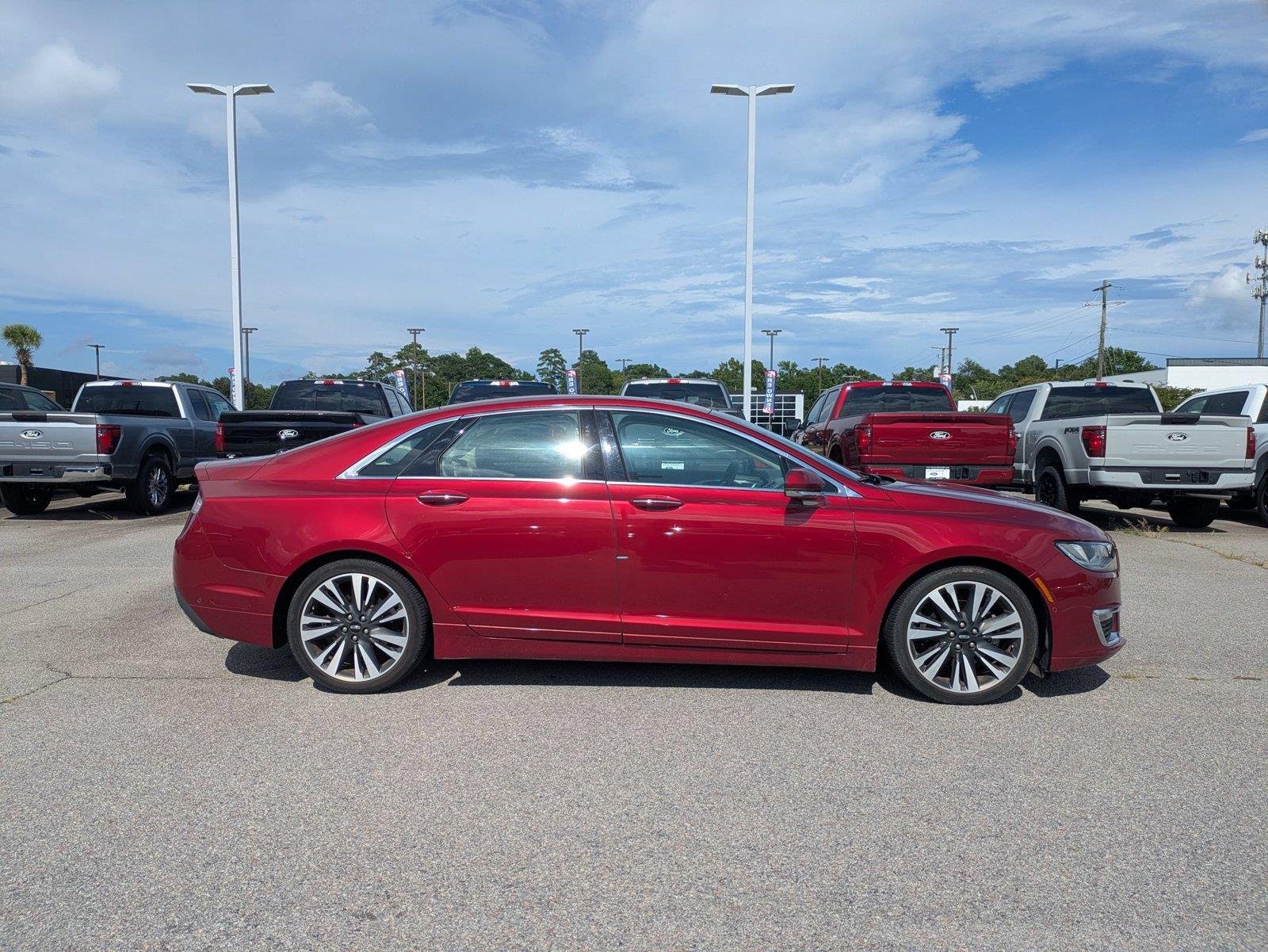 Used 2018 Ruby Red Metallic Tinted Clearcoat Lincoln Reserve image 4