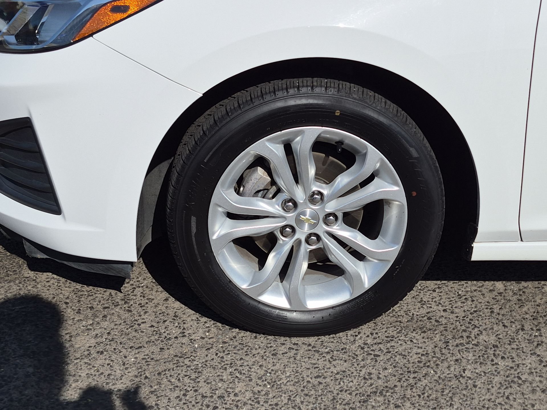 Used 2019 White Chevrolet LS image 33