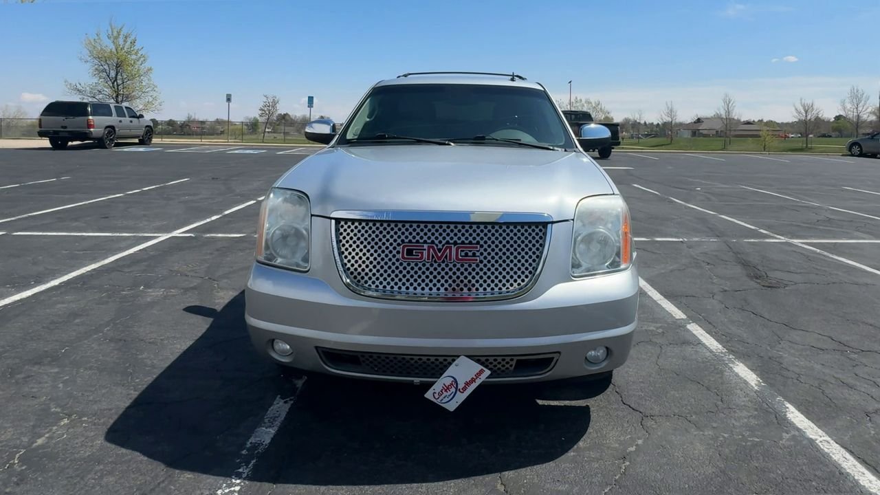 2012 Gmc Yukon SLT photo 2