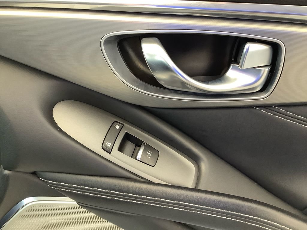 Used 2019 White INFINITI 3.0t LUXE image 15