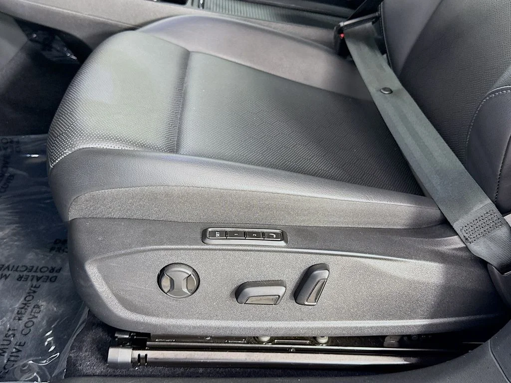 Used 2021 Silver Volkswagen Pro S image 19