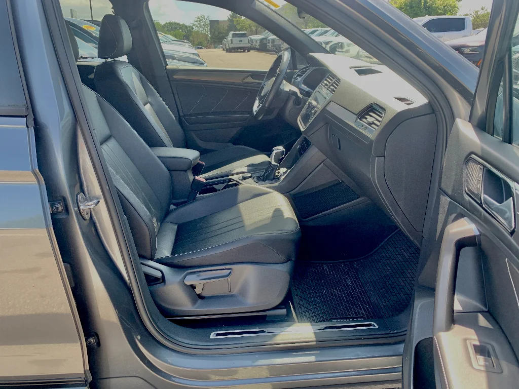 Used 2022 Platinum Gray Metallic Volkswagen SE R-Line Black image 19