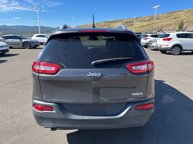 Used 2015 Granite Crystal Metallic Clearcoat Jeep Latitude image 9