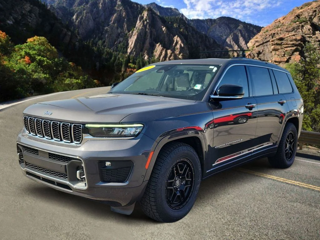 Used 2022 Gray Jeep Overland image 5