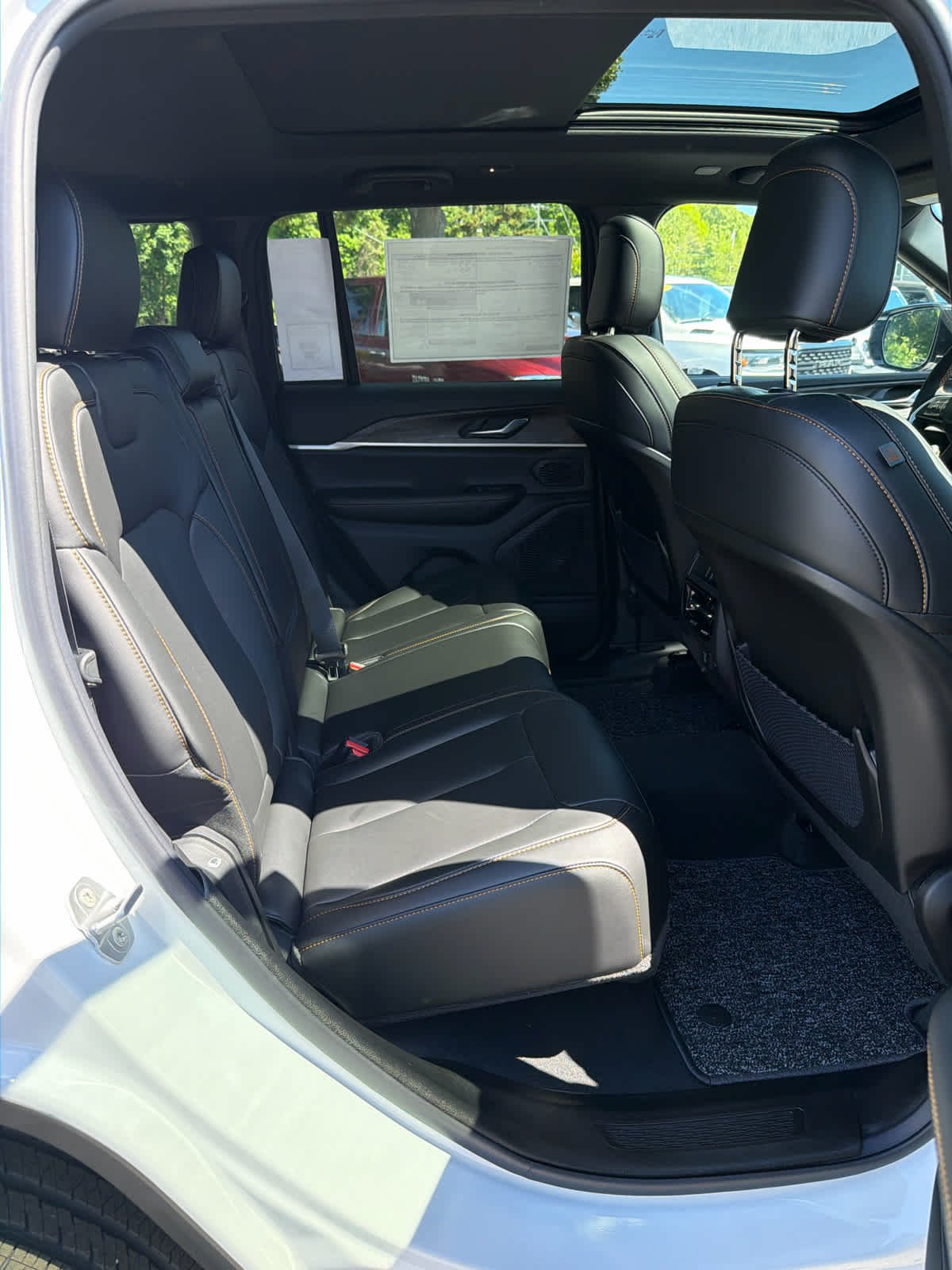 New 2026 Bright White Clear-Coat Exterior Paint Jeep 85th Anniversary Edition image 20