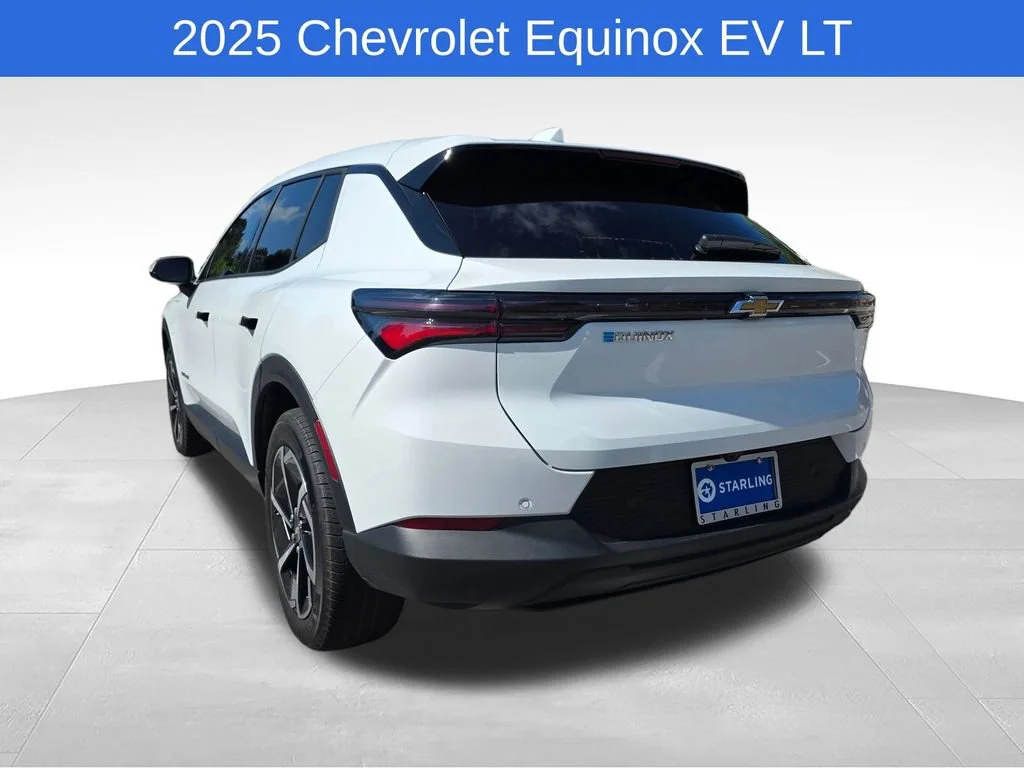 Used 2025 Summit White Chevrolet LT image 7