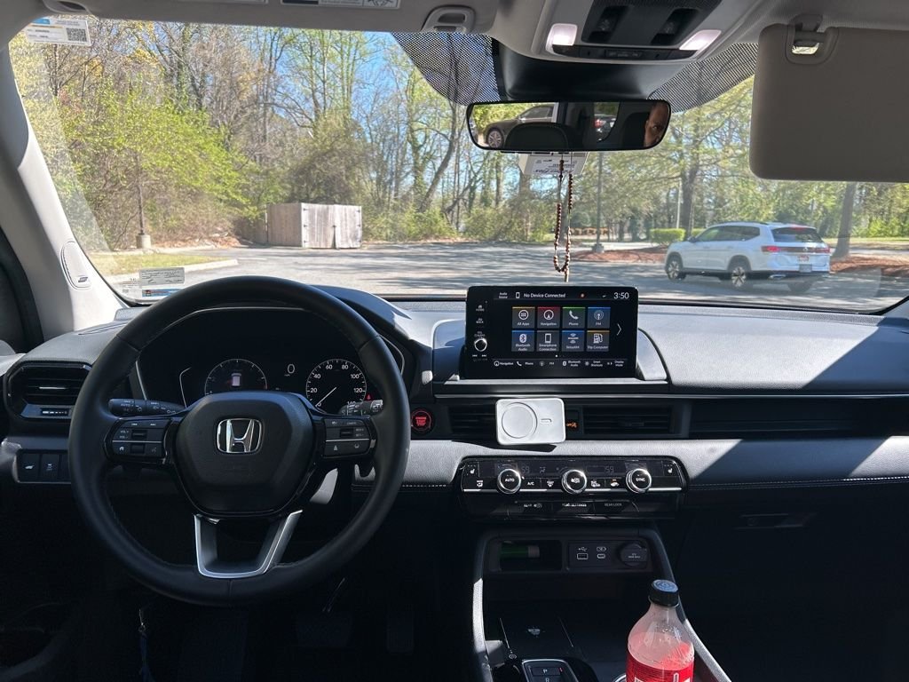 Used 2025 White Honda Touring image 14