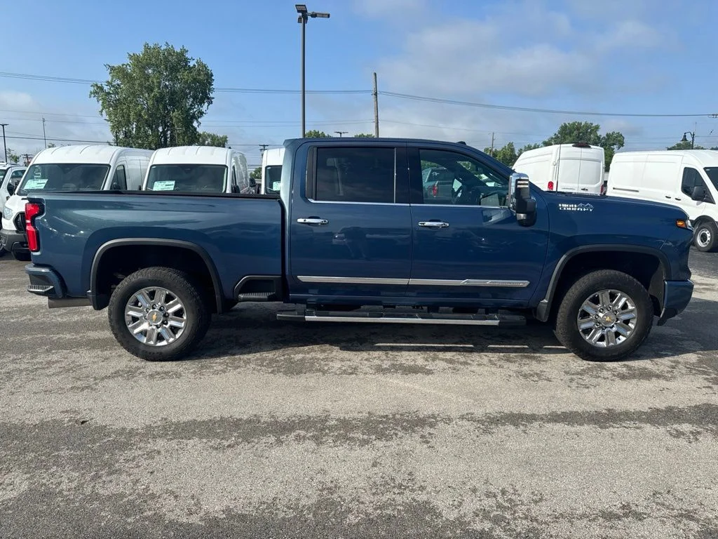 Used 2026 Blue Chevrolet High Country image 2