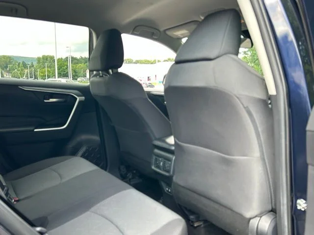 Used 2020  Toyota XLE image 38