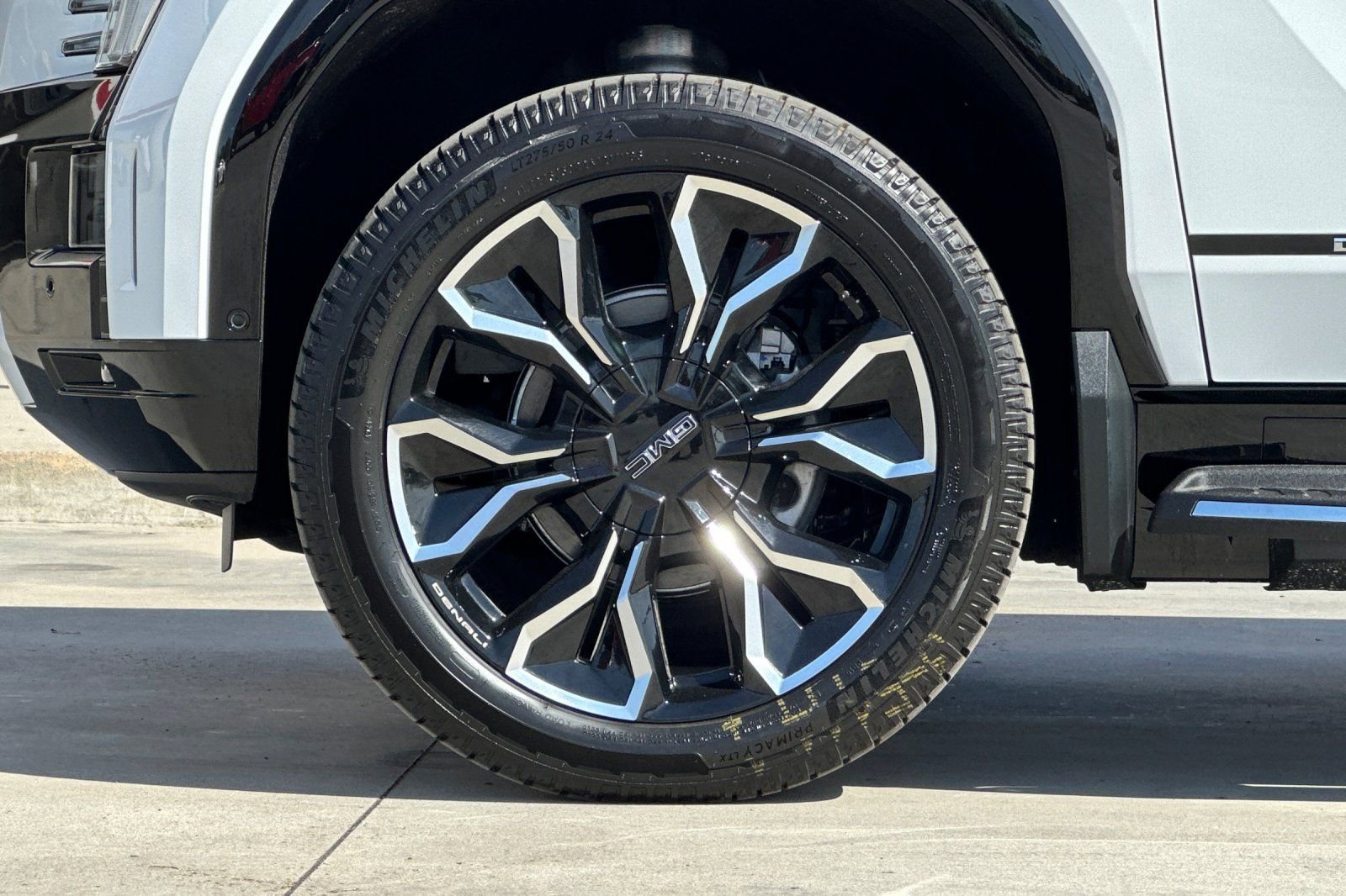 2025 GMC Sierra EV Denali - Photo 25