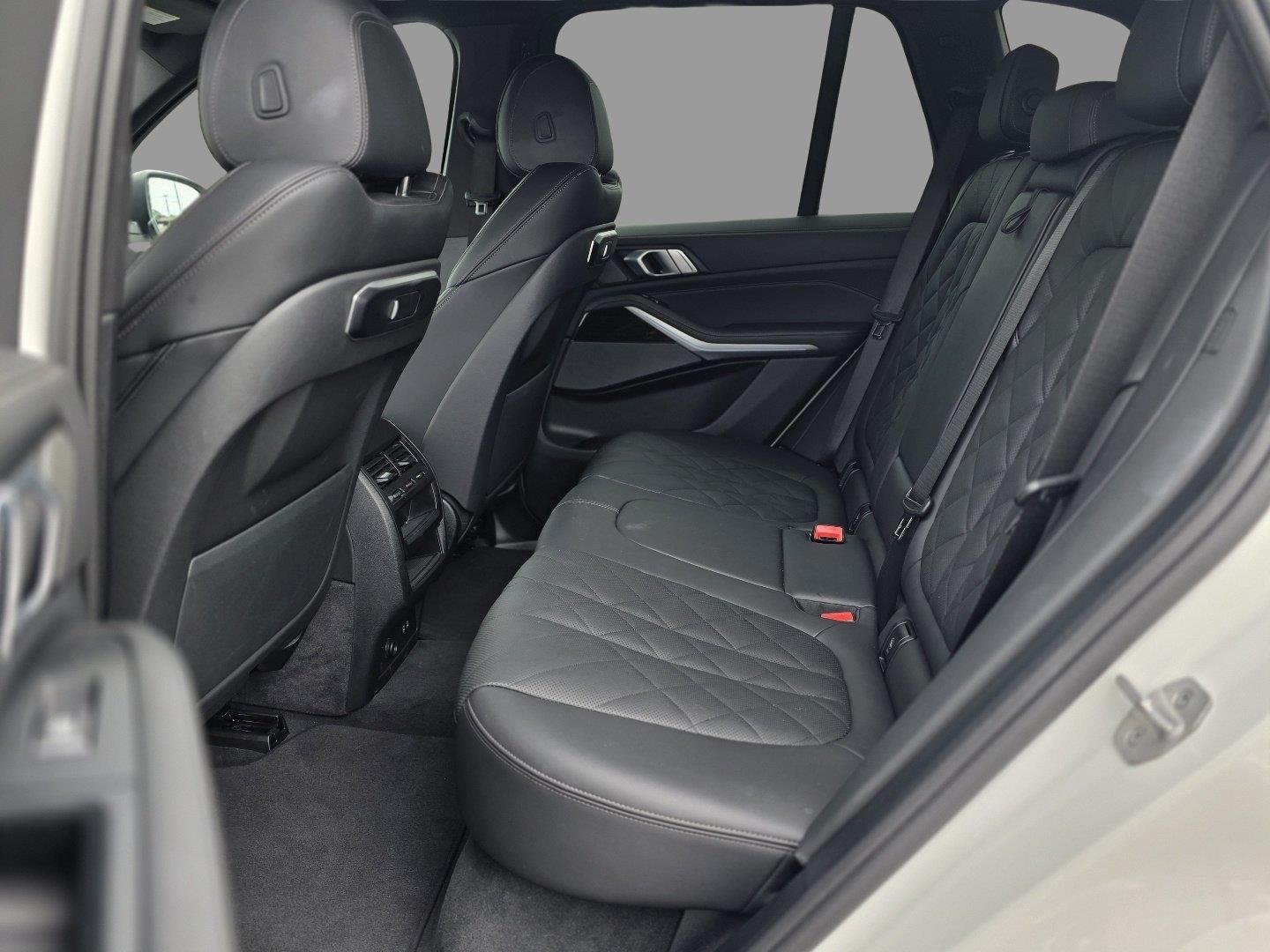 Used 2026  BMW sDrive40i image 27