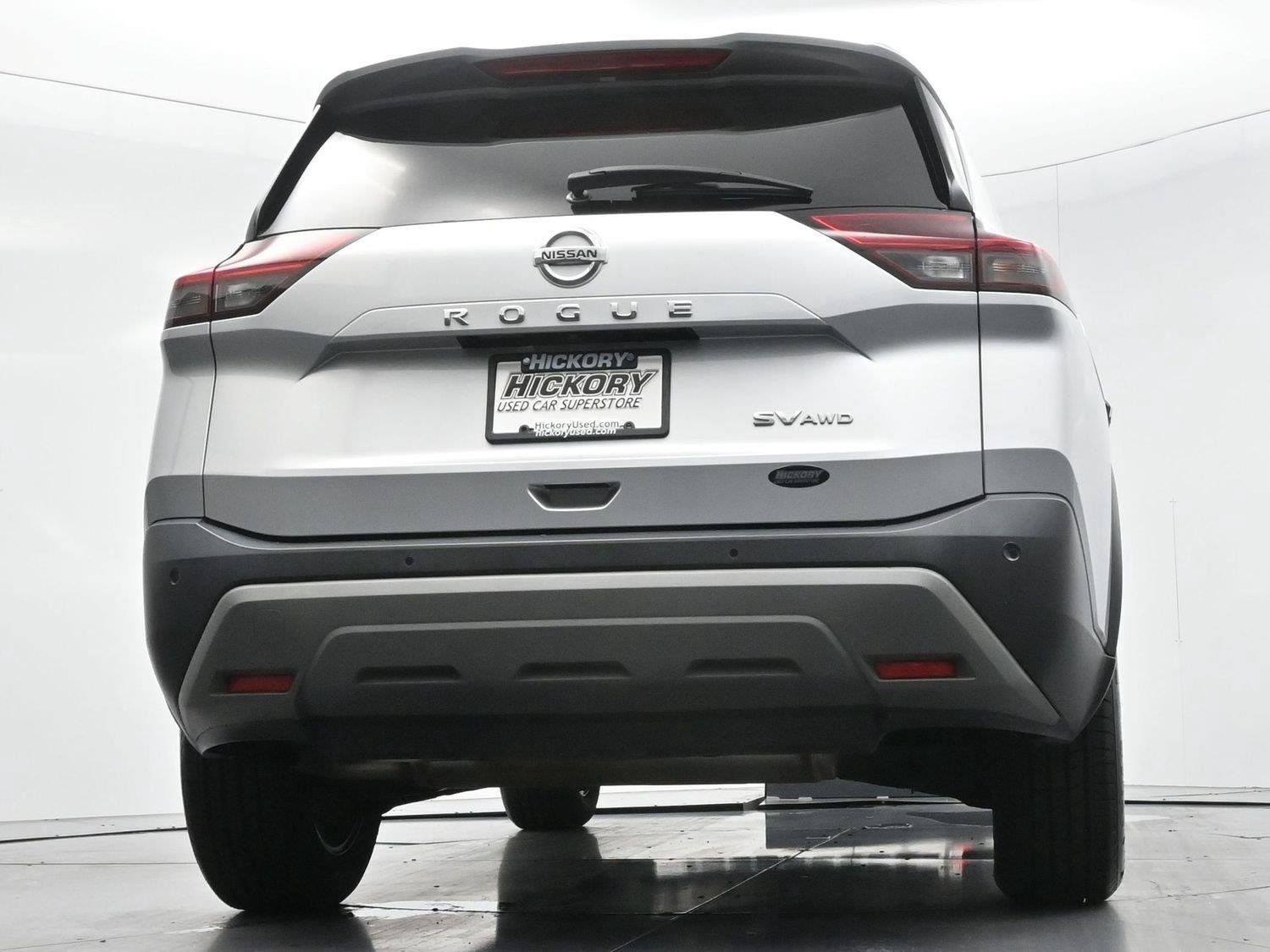 Used 2021 Brilliant Silver Metallic Nissan SV image 47