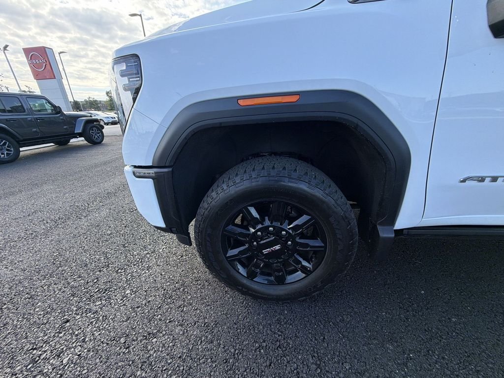 Used 2024 White GMC AT4 image 10