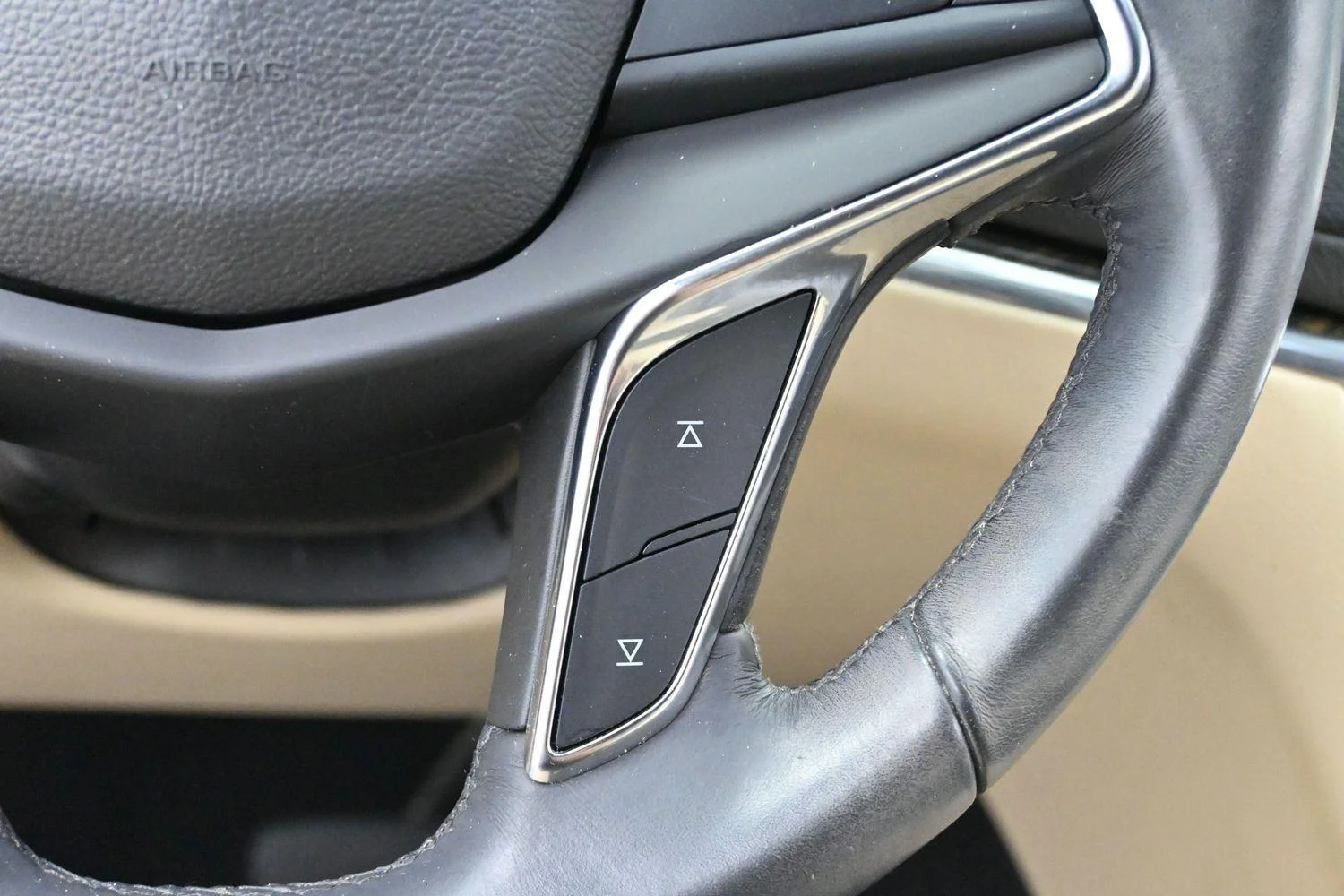 Used 2017 STELLAR BLACK METALLIC Cadillac FWD image 18