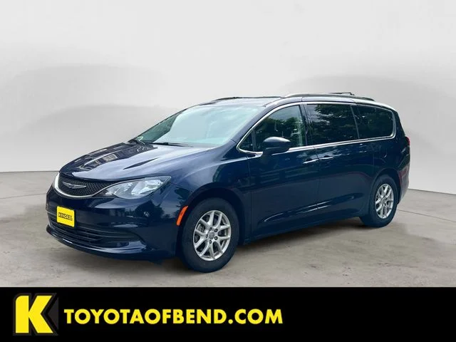 2020 Chrysler Voyager LX's photo