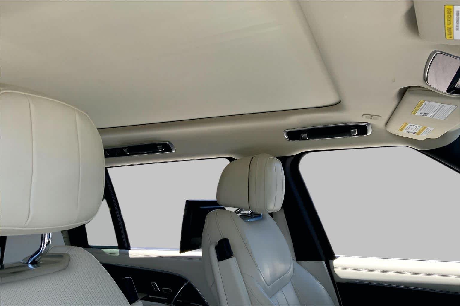 Used 2023 Ostuni Pearl White Land Rover Autobiography image 13