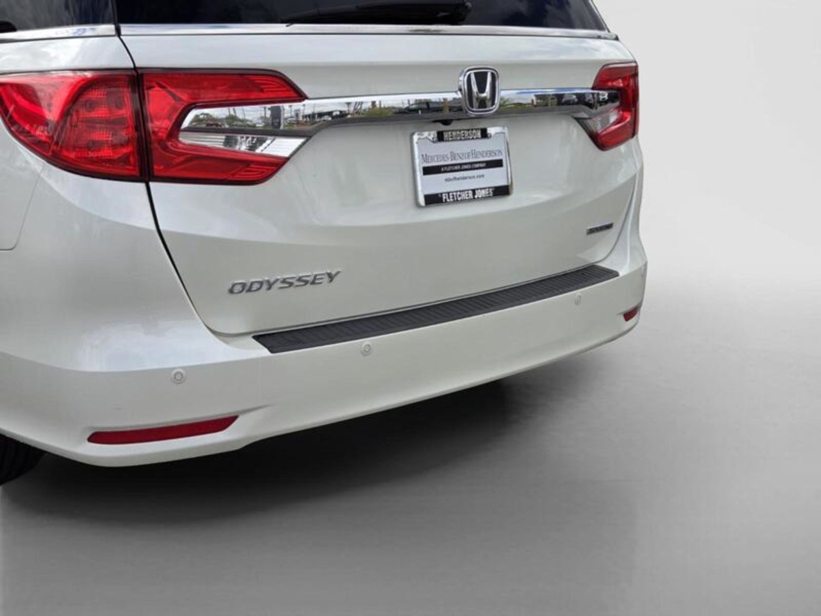 Used 2018 PEARL WHITE Honda Touring image 4