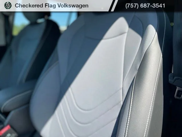 Used 2025 Platinum Gray Metallic Volkswagen 2.0T SE image 18