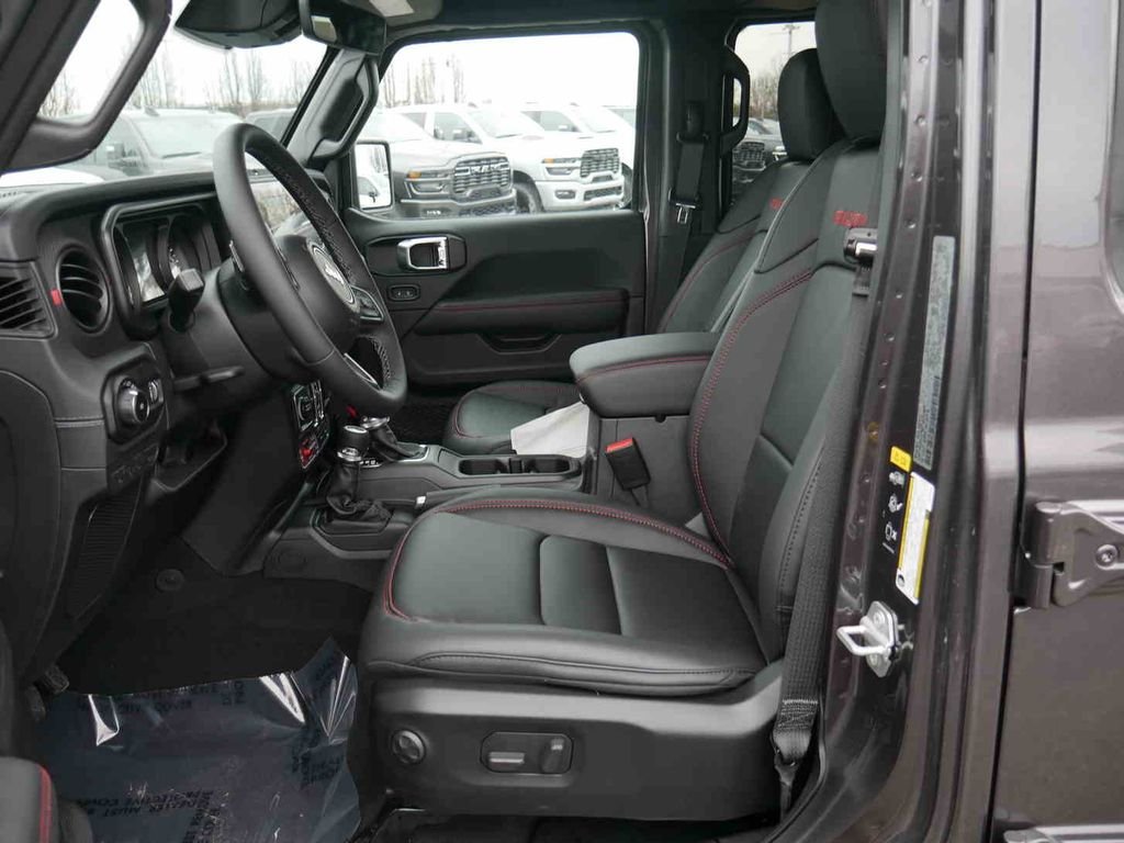 New 2026 Granite Crystal Metallic Clearcoat Jeep Rubicon image 30
