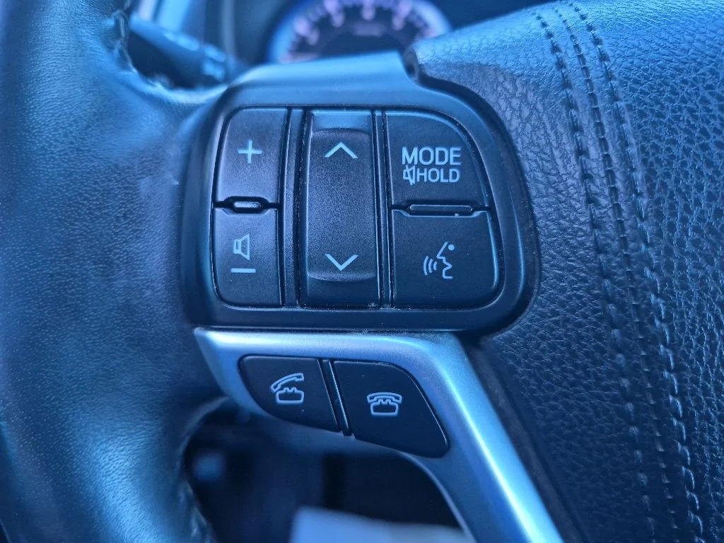 Used 2016 Gray Toyota XLE V6 image 20