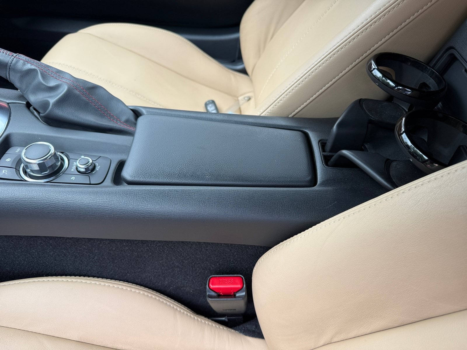 Used 2016 Red Metallic Mazda Grand Touring image 14