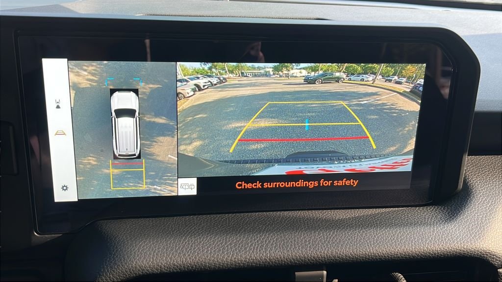 Used 2025  Toyota Base image 17