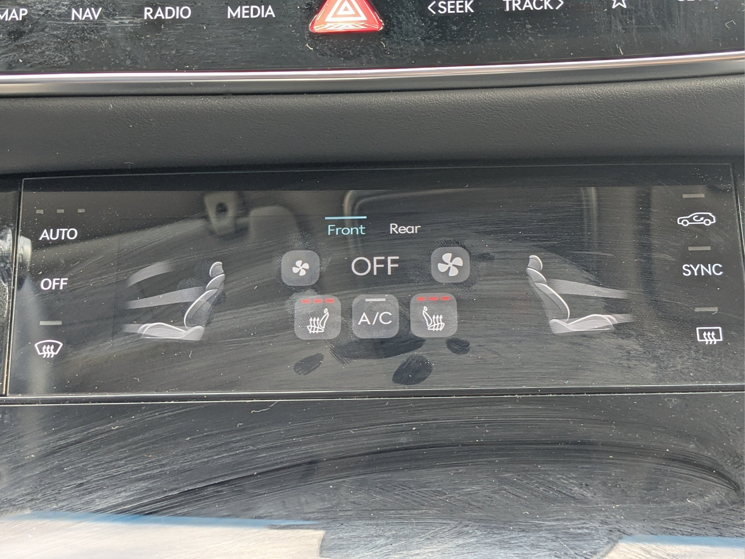 2026 GENESIS GV70 Standard - Photo 23