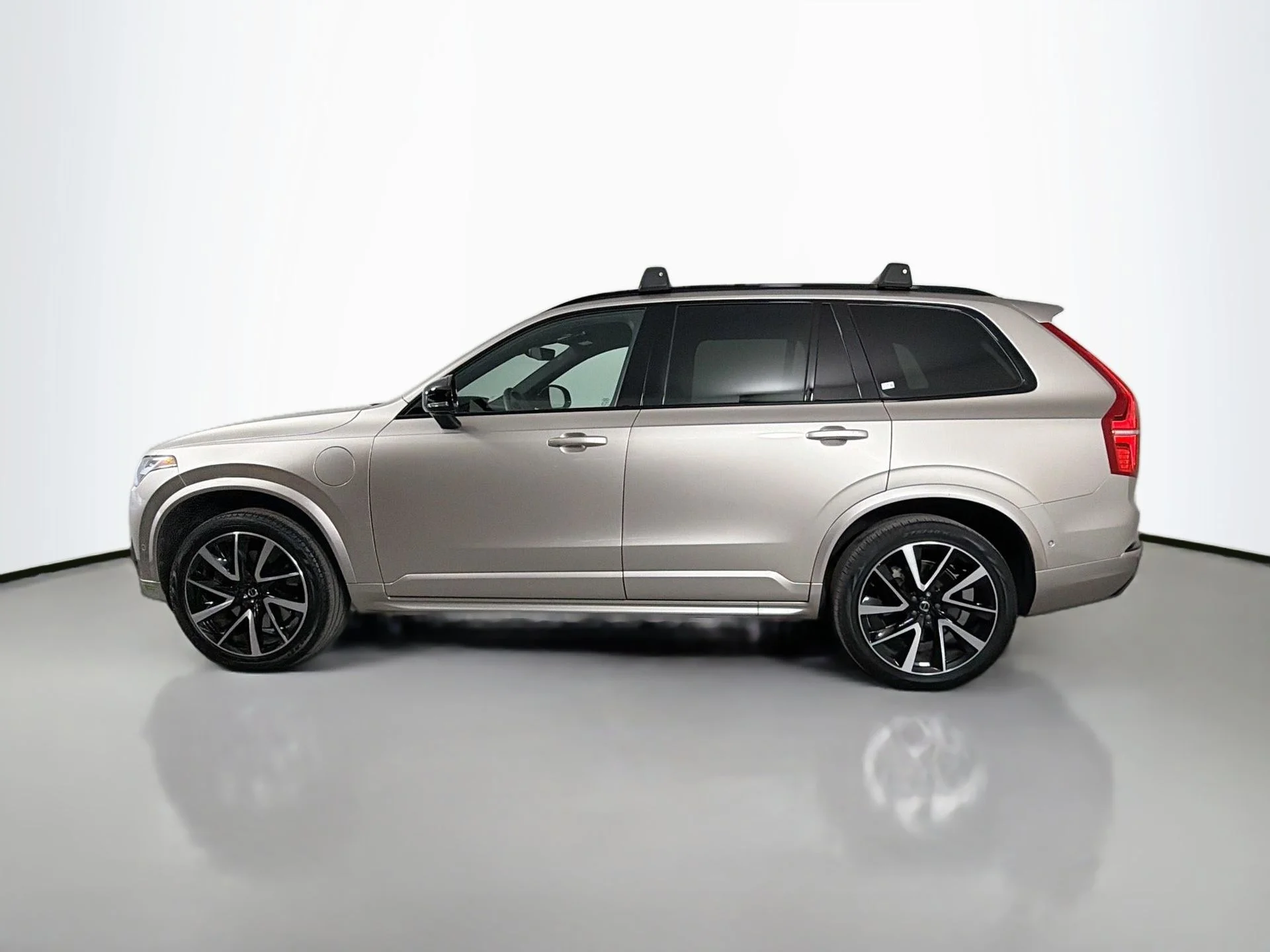 Certified Used 2023 Bright Dusk Volvo Plus image 9