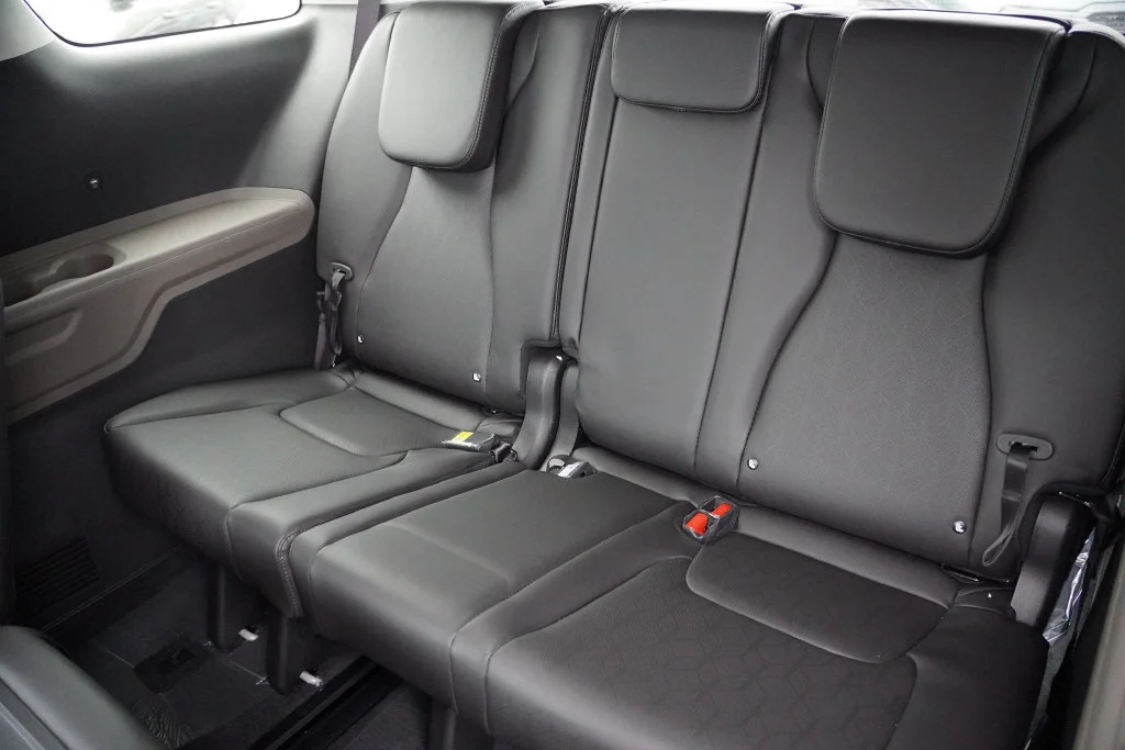 New 2027 Ceramic Silver Kia LXS image 12